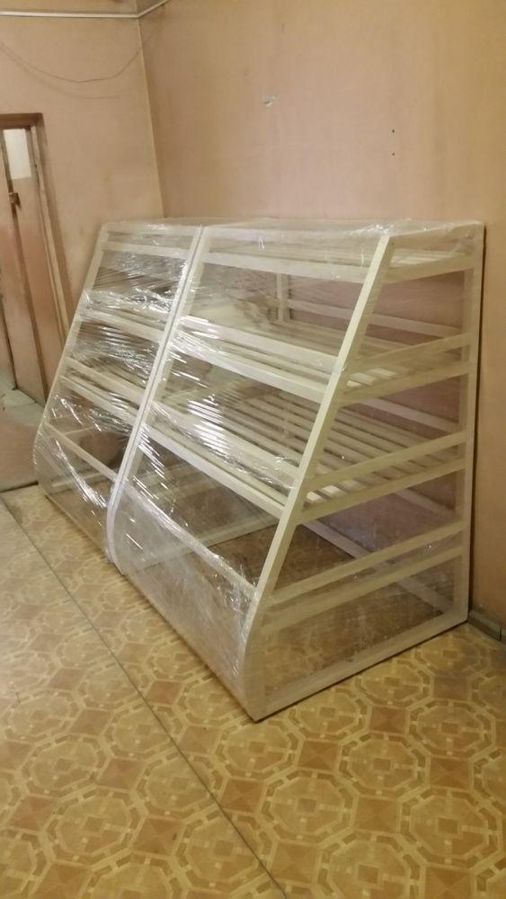 Стеллаж для хлеба и багетов с тремя прямыми полками и накопителем